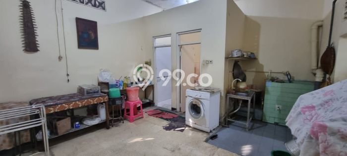 Rumah Strategis Modern Lb 184m2 di Semarang Tengah, Semarang Rumah Strategis Modern Lb 184m2 di Semarang Tengah, Semarang