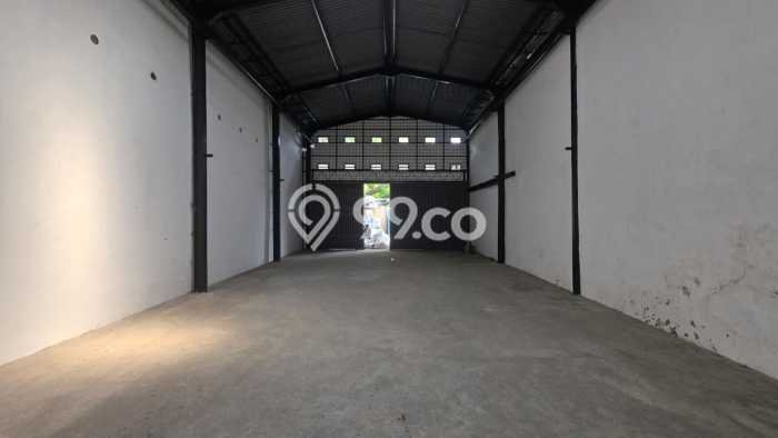 Disewakan Gudang komersial di Semarang Utara luas bangunan 200m2 Disewakan Gudang komersial di Semarang Utara luas bangunan 200m2