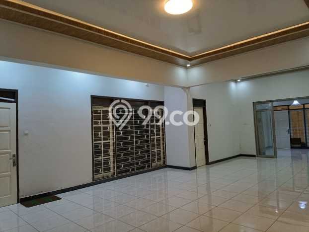 Ready to Use! Premium House LT 540m2 Desain Elegan di Kuningan Ready to Use! Premium House LT 540m2 Desain Elegan di Kuningan