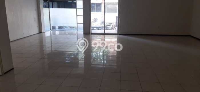 KEUNTUNGAN BERLIPAT! Ruko di , Luas 330m2m², Posisi Mainroad KEUNTUNGAN BERLIPAT! Ruko di , Luas 330m2m², Posisi Mainroad