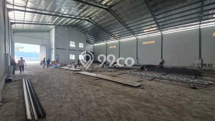 Area Ramai! Gudang Dijual di Ngaliyan untuk Bisnis Luas Bangunan 2100m2 Area Ramai! Gudang Dijual di Ngaliyan untuk Bisnis Luas Bangunan 2100m2
