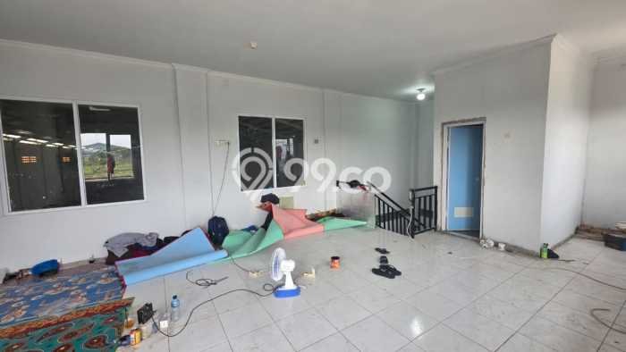 Area Ramai! Gudang Dijual di Ngaliyan untuk Bisnis Luas Bangunan 2100m2 Area Ramai! Gudang Dijual di Ngaliyan untuk Bisnis Luas Bangunan 2100m2