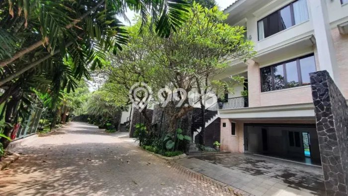 Rumah Bagus Disewakan di Kemang, Jakarta Selatan LT 500m2, LB 400m2 Rumah Bagus Disewakan di Kemang, Jakarta Selatan LT 500m2, LB 400m2