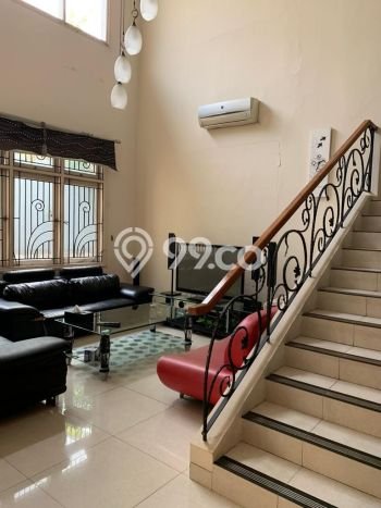 PENAWARAN TERBAIK! Rumah Strategis di Kota Wisata, Luas 375m² Bangunan 250m² PENAWARAN TERBAIK! Rumah Strategis di Kota Wisata, Luas 375m² Bangunan 250m²