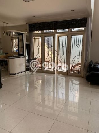 PENAWARAN TERBAIK! Rumah Strategis di Kota Wisata, Luas 375m² Bangunan 250m² PENAWARAN TERBAIK! Rumah Strategis di Kota Wisata, Luas 375m² Bangunan 250m²
