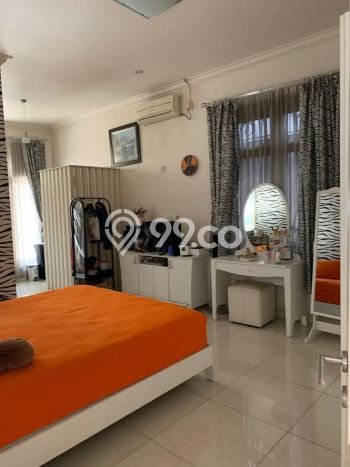 PENAWARAN TERBAIK! Rumah Strategis di Kota Wisata, Luas 375m² Bangunan 250m² PENAWARAN TERBAIK! Rumah Strategis di Kota Wisata, Luas 375m² Bangunan 250m²