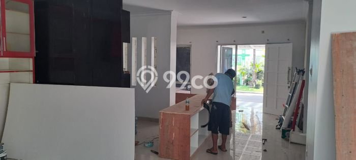 PROPERTI PILIHAN! Rumah Asri di Kota Wisata, Luas 128m² LB 165m² PROPERTI PILIHAN! Rumah Asri di Kota Wisata, Luas 128m² LB 165m²