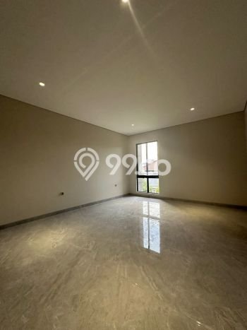 Ready to Use! Luxury House LT 313m2 Desain Elegan di Pakuwon Indah Ready to Use! Luxury House LT 313m2 Desain Elegan di Pakuwon Indah