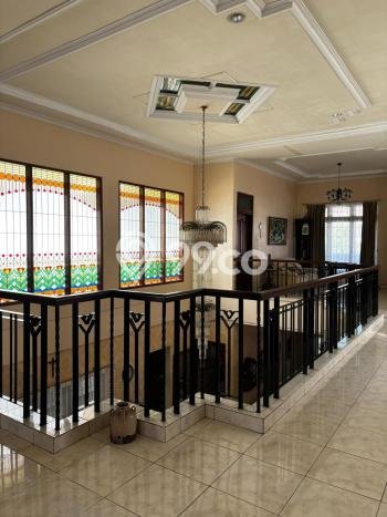 Rumah Luxury Modern Siap Huni di Pakuwon Indah Surabaya Rumah Luxury Modern Siap Huni di Pakuwon Indah Surabaya