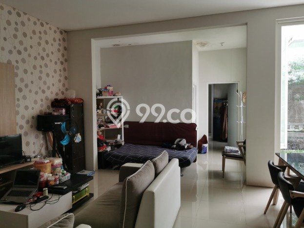 Rumah Idaman Modern! Rumah Mewah area Wiyung, Surabaya, Luas 180m2m² Bangunan 199m2m² Rumah Idaman Modern! Rumah Mewah area Wiyung, Surabaya, Luas 180m2m² Bangunan 199m2m²