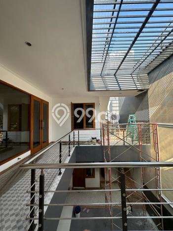 Rumah Luxury Modern Tanpa Renovasi di Graha Surabaya Rumah Luxury Modern Tanpa Renovasi di Graha Surabaya