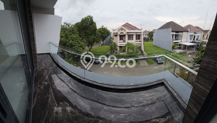 Rumah Elit LB 500m2 Siap Huni Desain Elegan di Citraland, Surabaya Rumah Elit LB 500m2 Siap Huni Desain Elegan di Citraland, Surabaya