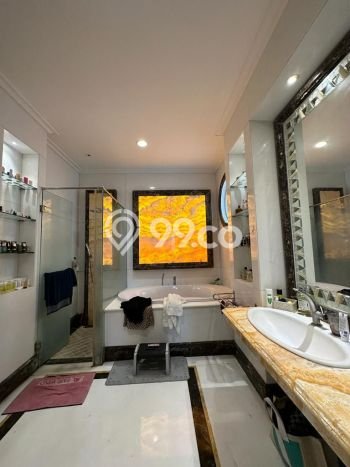 Hunian Mewah LT 561m2m² / LB 960m2m² di Kompleks Perumahan Graha, Surabaya Hunian Mewah LT 561m2m² / LB 960m2m² di Kompleks Perumahan Graha, Surabaya