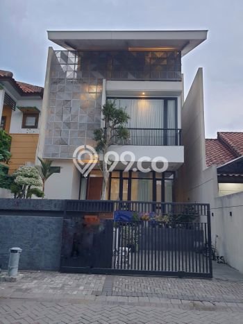 Rumah Mewah LB 320m2 Siap Huni Desain Elegan di Citraland, Surabaya Rumah Mewah LB 320m2 Siap Huni Desain Elegan di Citraland, Surabaya