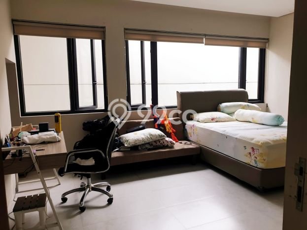 Rumah Mewah LB 320m2 Siap Huni Desain Elegan di Citraland, Surabaya Rumah Mewah LB 320m2 Siap Huni Desain Elegan di Citraland, Surabaya
