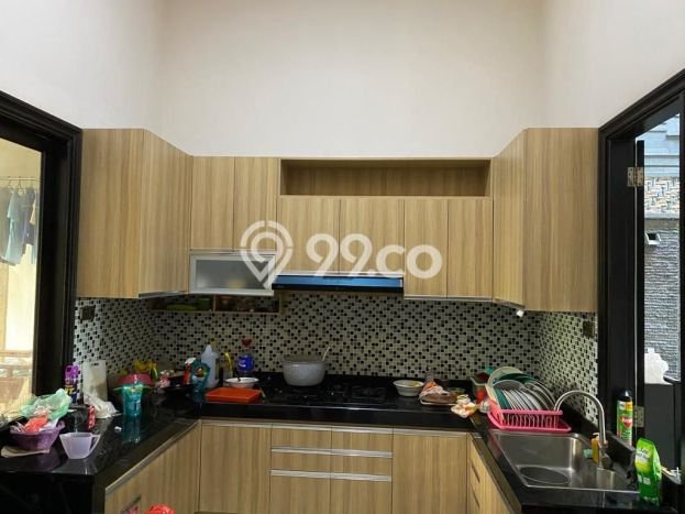 Rumah area Wonocolo, Surabaya, Luas 400m² LB 300m² Rumah area Wonocolo, Surabaya, Luas 400m² LB 300m²