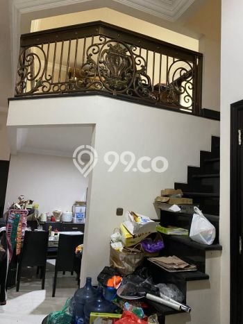 Rumah area Wonocolo, Surabaya, Luas 400m² LB 300m² Rumah area Wonocolo, Surabaya, Luas 400m² LB 300m²