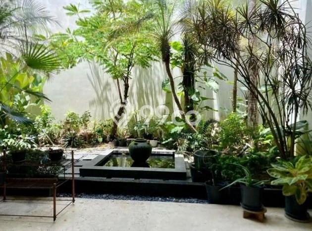 Dijual Rumah Mewah Elegan Dengan View Cantik di HR Muhammad, Surabaya Dijual Rumah Mewah Elegan Dengan View Cantik di HR Muhammad, Surabaya