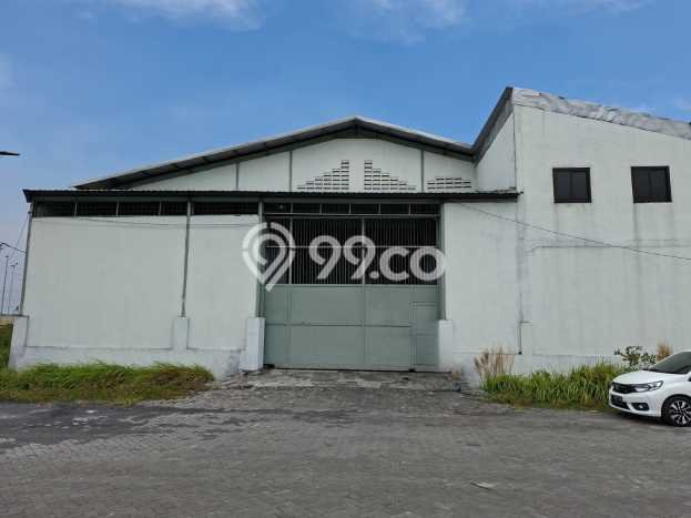 Unit Gudang Paling Strategis di Benowo Surabaya dengan LB 1000m2 Unit Gudang Paling Strategis di Benowo Surabaya dengan LB 1000m2