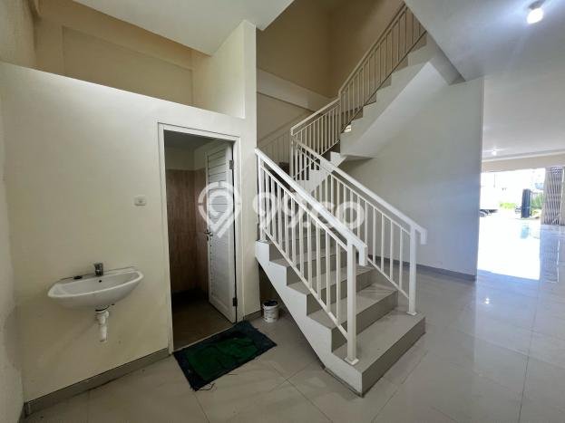 Untuk Disewa Ruko di Wiyung Surabaya LT 112m2, LB 250m2 Untuk Disewa Ruko di Wiyung Surabaya LT 112m2, LB 250m2