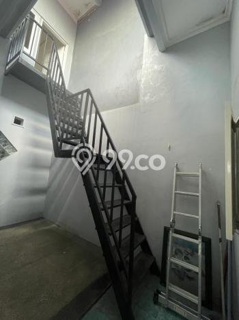Rumah Strategis Modern Lb 180m2 di Wiyung, Surabaya Rumah Strategis Modern Lb 180m2 di Wiyung, Surabaya