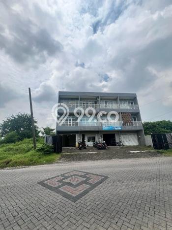 Untuk Disewa Ruko di Wiyung Surabaya LT 112m2, LB 250m2 Untuk Disewa Ruko di Wiyung Surabaya LT 112m2, LB 250m2