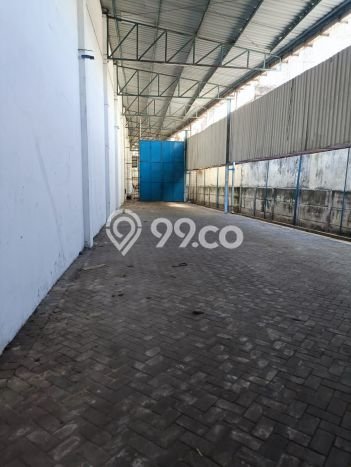 Unit Gudang Disewakan di Manukan di Area Ramai & Strategis Unit Gudang Disewakan di Manukan di Area Ramai & Strategis