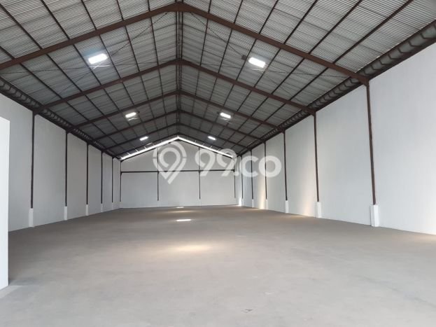 Gudang Disewa di Surabaya dengan LB 980m2 Area Komersial Ramai Gudang Disewa di Surabaya dengan LB 980m2 Area Komersial Ramai