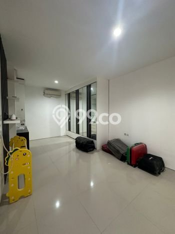 Rumah Elit LB 400m2 Siap Pakai Desain Elegan di Citraland, Surabaya Rumah Elit LB 400m2 Siap Pakai Desain Elegan di Citraland, Surabaya