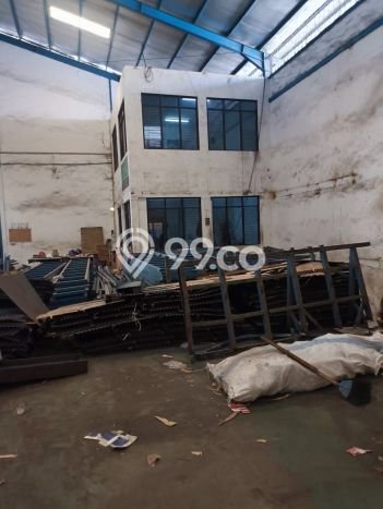 Unit Gudang Disewakan di Manukan di Area Ramai & Strategis Unit Gudang Disewakan di Manukan di Area Ramai & Strategis