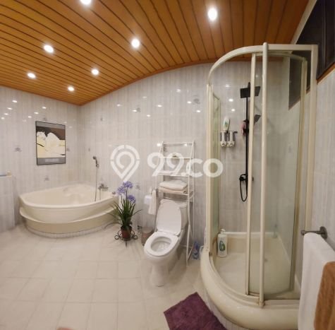 Hunian Mewah Dijual LT 600m2 di Dukuh Pakis, Surabaya Hunian Mewah Dijual LT 600m2 di Dukuh Pakis, Surabaya