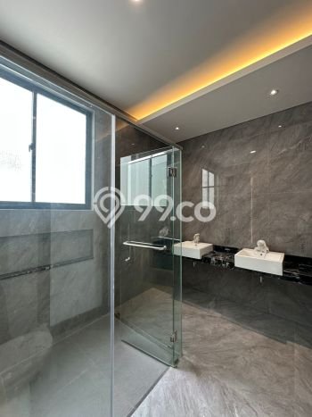 Jual Rumah Luas Megah Dengan View Eksklusif di Pakuwon Indah, Surabaya Jual Rumah Luas Megah Dengan View Eksklusif di Pakuwon Indah, Surabaya