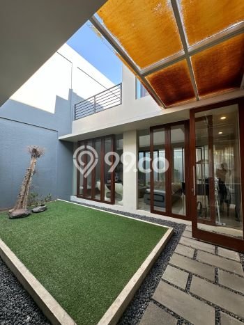 Rumah Mewah LB 395m2 Siap Pakai Desain Elegan di Citraland, Surabaya Rumah Mewah LB 395m2 Siap Pakai Desain Elegan di Citraland, Surabaya
