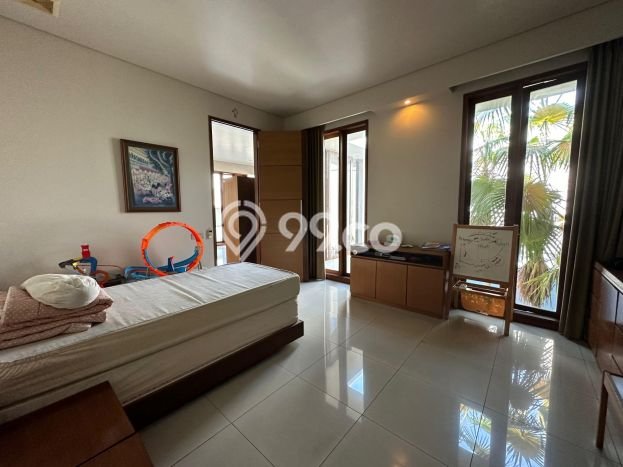 Rumah Mewah LB 395m2 Siap Pakai Desain Elegan di Citraland, Surabaya Rumah Mewah LB 395m2 Siap Pakai Desain Elegan di Citraland, Surabaya