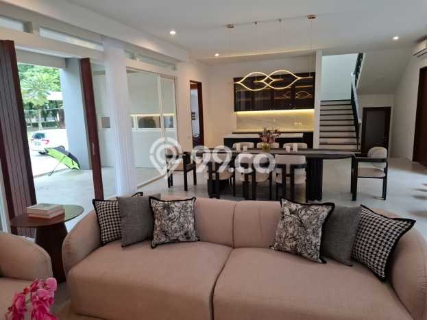 Rumah Elit LB 500m2 Siap Huni Desain Elegan di Graha, Surabaya Rumah Elit LB 500m2 Siap Huni Desain Elegan di Graha, Surabaya