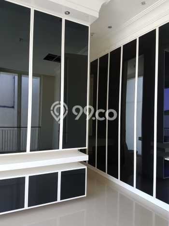 Jual Rumah Luas Elegan Dengan View Cantik di Pakuwon Indah, Surabaya Jual Rumah Luas Elegan Dengan View Cantik di Pakuwon Indah, Surabaya
