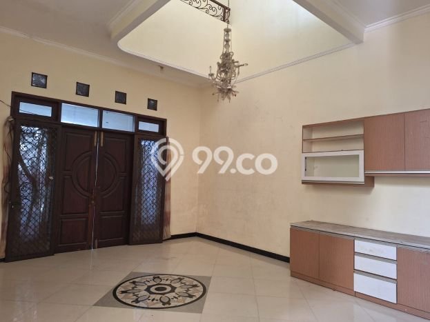 Rumah kawasan Wiyung, Surabaya, Luas 193m² Bangunan 300m² Rumah kawasan Wiyung, Surabaya, Luas 193m² Bangunan 300m²