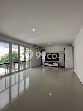 Rumah Elit LB 400m2 Siap Pakai Desain Elegan di Citraland, Surabaya Rumah Elit LB 400m2 Siap Pakai Desain Elegan di Citraland, Surabaya