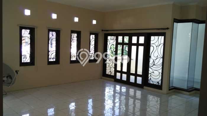 Rumah sewa siap huni 6 KT di Citraland, Surabaya Rumah sewa siap huni 6 KT di Citraland, Surabaya