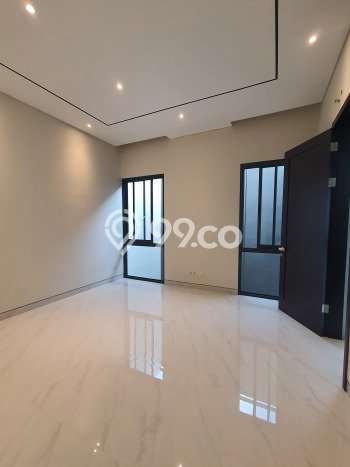 Rumah Elit Modern Siap Huni di Citraland Surabaya Rumah Elit Modern Siap Huni di Citraland Surabaya