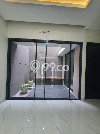 Rumah Luxury Modern Tanpa Renovasi di Citraland Surabaya Rumah Luxury Modern Tanpa Renovasi di Citraland Surabaya