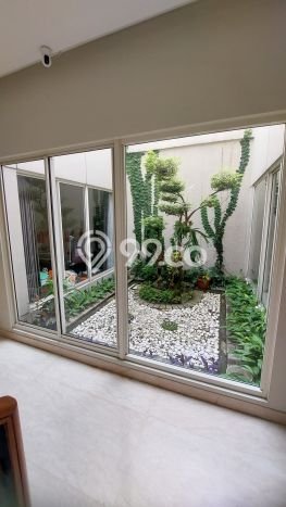 Rumah Mewah LB 193m2 Siap Pakai Desain Elegan di Gading Serpong, Tangerang Rumah Mewah LB 193m2 Siap Pakai Desain Elegan di Gading Serpong, Tangerang