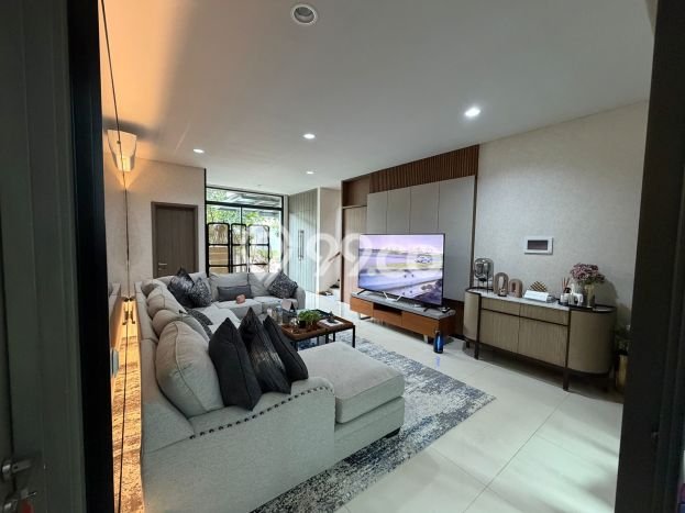 Rumah Eksklusif Siap Huni LT 246m2 di BSD, Tangerang Selatan Rumah Eksklusif Siap Huni LT 246m2 di BSD, Tangerang Selatan