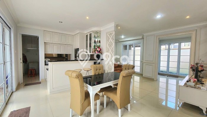 Rumah Mewah LB 300m2 Siap Pakai Desain Elegan di Gading Serpong, Tangerang Rumah Mewah LB 300m2 Siap Pakai Desain Elegan di Gading Serpong, Tangerang