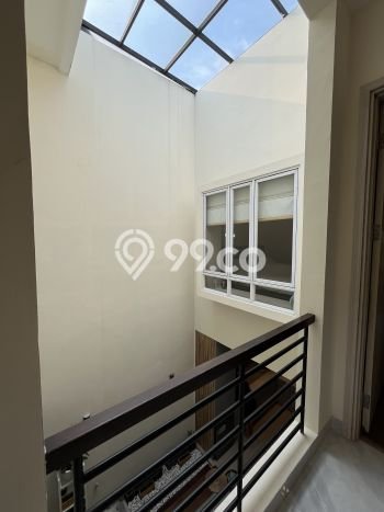 Rumah Elit LB 140m2 Siap Huni Desain Elegan di BSD The Icon, Tangerang Rumah Elit LB 140m2 Siap Huni Desain Elegan di BSD The Icon, Tangerang