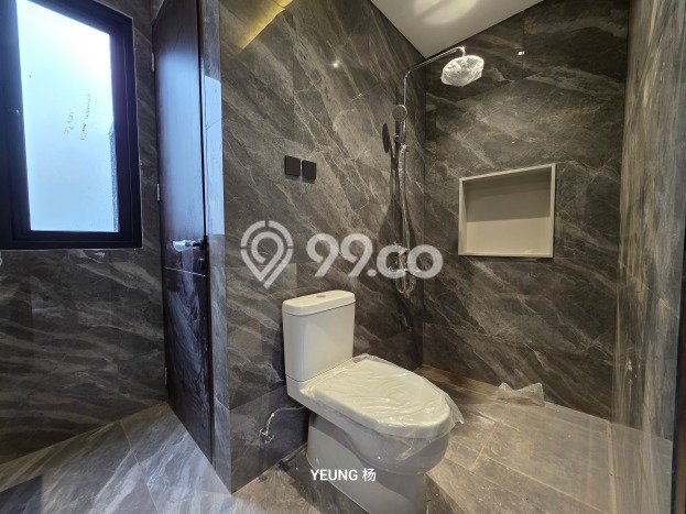 Rumah Elit Modern Tanpa Renovasi di BSD The Icon Tangerang Rumah Elit Modern Tanpa Renovasi di BSD The Icon Tangerang
