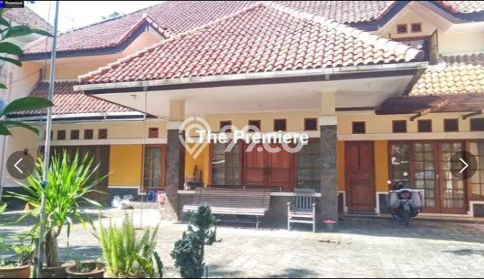 Hunian Mewah LB 260m2 Siap Pakai Desain Elegan di Sayap Dago, Bandung Hunian Mewah LB 260m2 Siap Pakai Desain Elegan di Sayap Dago, Bandung
