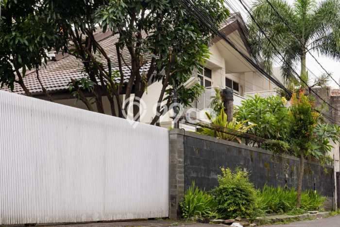 Rumah Eksklusif Siap Huni LT 404m2 di Regol, Bandung Rumah Eksklusif Siap Huni LT 404m2 di Regol, Bandung