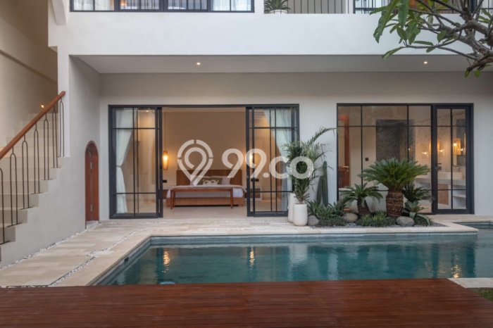 PROPERTI UNGGULAN! Rumah Strategis area , Luas 240m2m² LB 180m2m² PROPERTI UNGGULAN! Rumah Strategis area , Luas 240m2m² LB 180m2m²