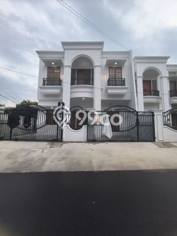 Siap Huni Rumah Mewah 4 Kamar di Duren Sawit Dekat ke Mana Pun Siap Huni Rumah Mewah 4 Kamar di Duren Sawit Dekat ke Mana Pun